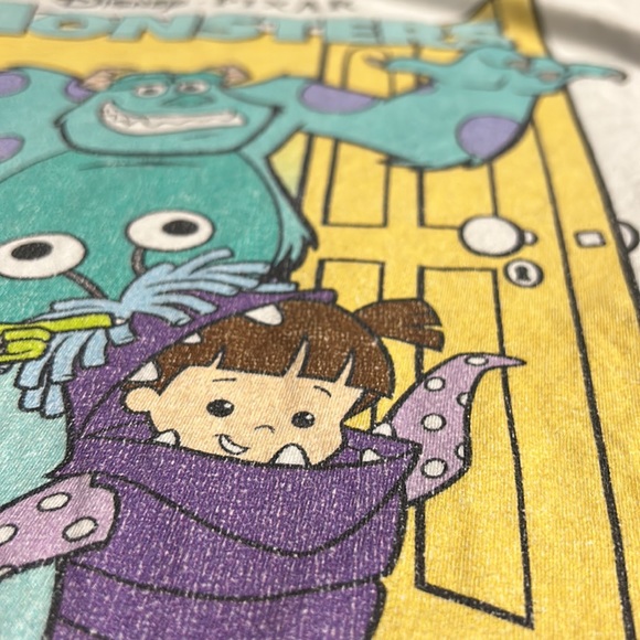 💥Women’s Size M | Disney’s Pixar Monsters Inc Group Poster T-Shirt💥 - Picture 5 of 10